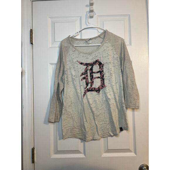 MLB Detroit Tigers Apple Blossum Burn Out T-Shirt Woman’s Sz: medium - Picture 1 of 3